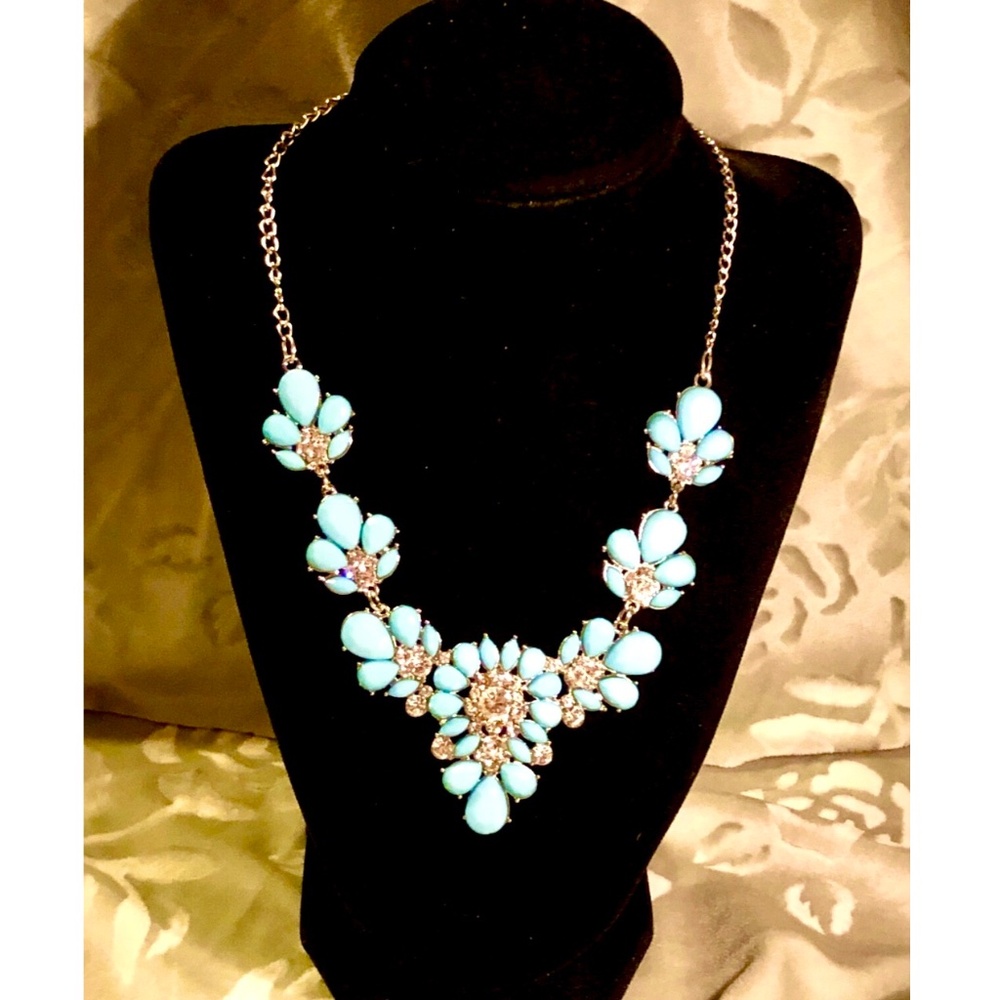 NWT BETSEY JOHNSON Lt Turquoise Navette/Clear Rhinestone Fashion Necklace 19-21"